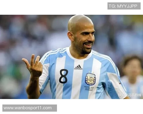 拉普拉塔大学生发声支持贝隆及全体球员坚决反对处罚决定