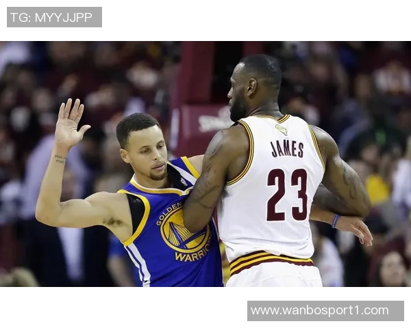 皮尔斯称赞库里超越詹姆斯三次总决赛胜利与全票MVP成就显著 皮尔斯称赞库里超越詹姆斯三次总决赛胜利与全票MVP成就显著